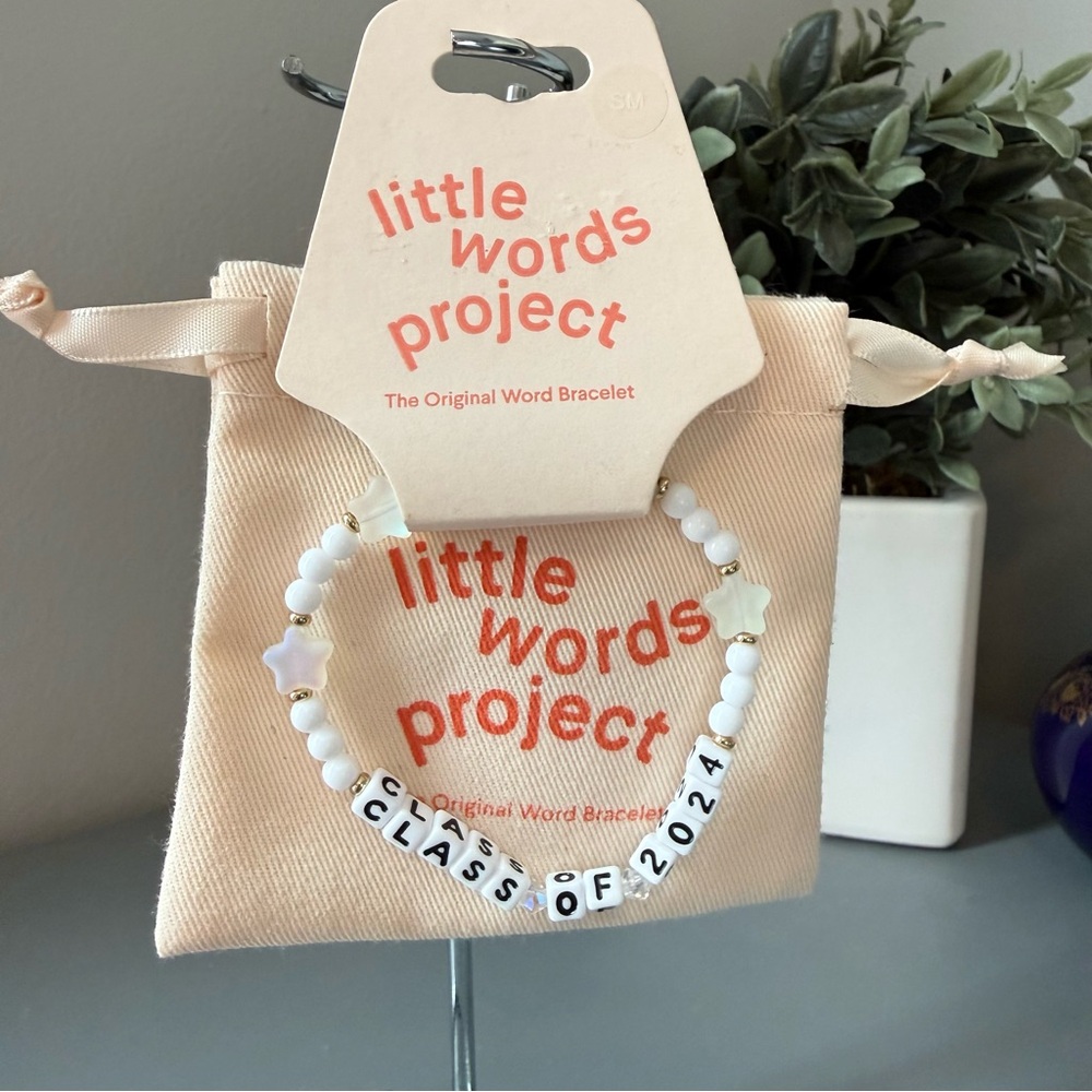 🌿 3/$20 NWT Little Words Project Class of 2024 Bracelet - Size S/M 🎓